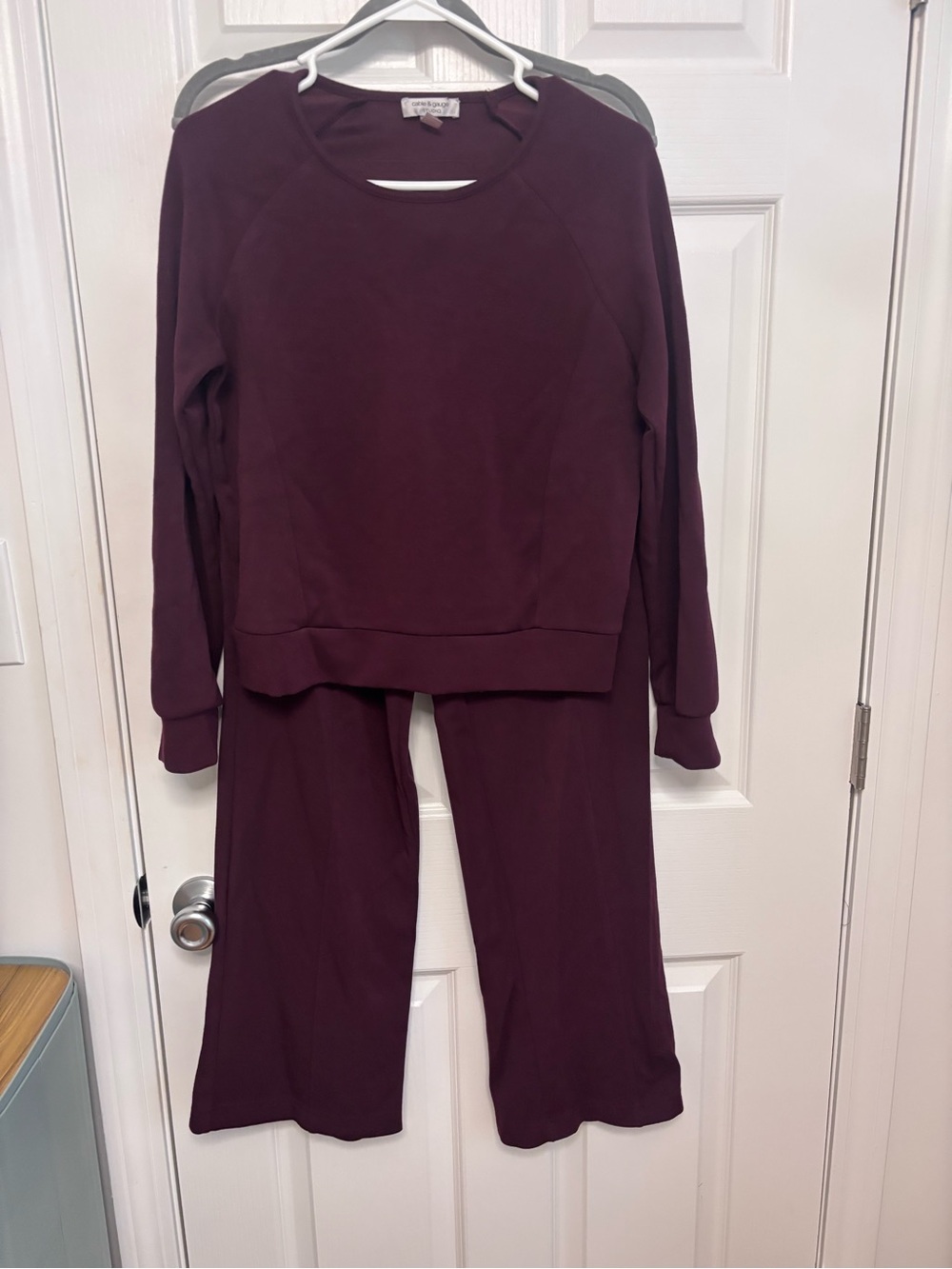 Cable & Gauge 2 piece lounge set in burgundy